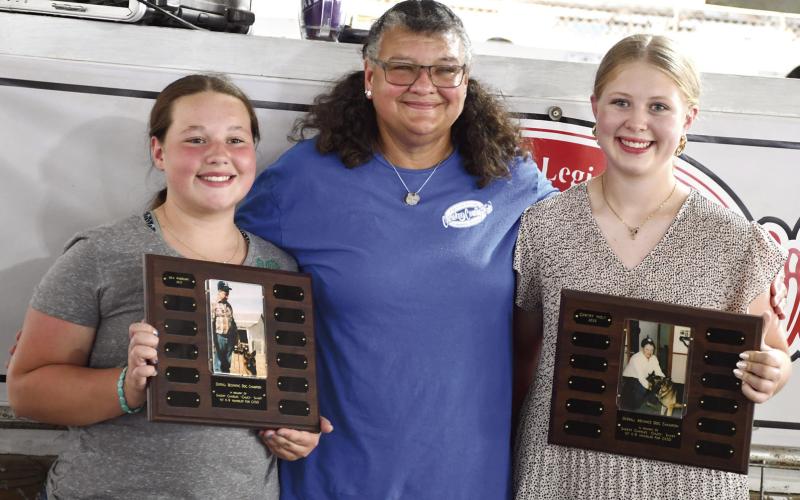 The award for Beginning Overall dog was awarded to Mia Andrews and Advanced Overall was awarded to Violet Huddleston. Anne Sharp presented the awards in memory of Charles “Chuck” Sharp.