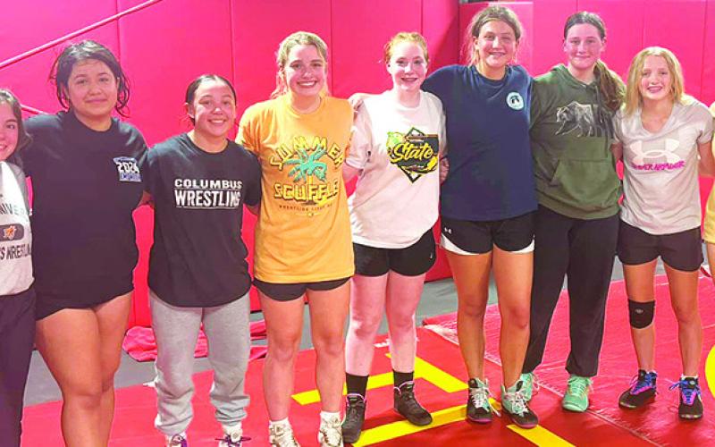 Alumni attend open mat session