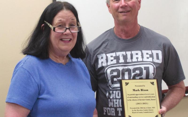 Hixon retires from appraiser position