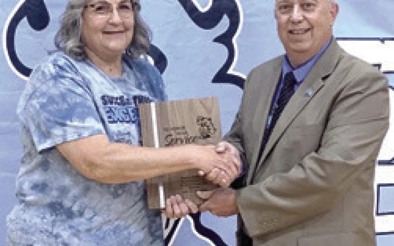 Regina Henderson, interlocal paraprofessional, retired this year and was recognized for her 21 years of service by Southeast Superintendent Dr. Brad Miner.
