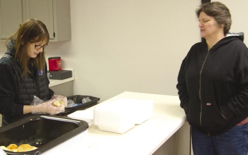 Baxter Springs Fire Department Auxiliary serves breakfast