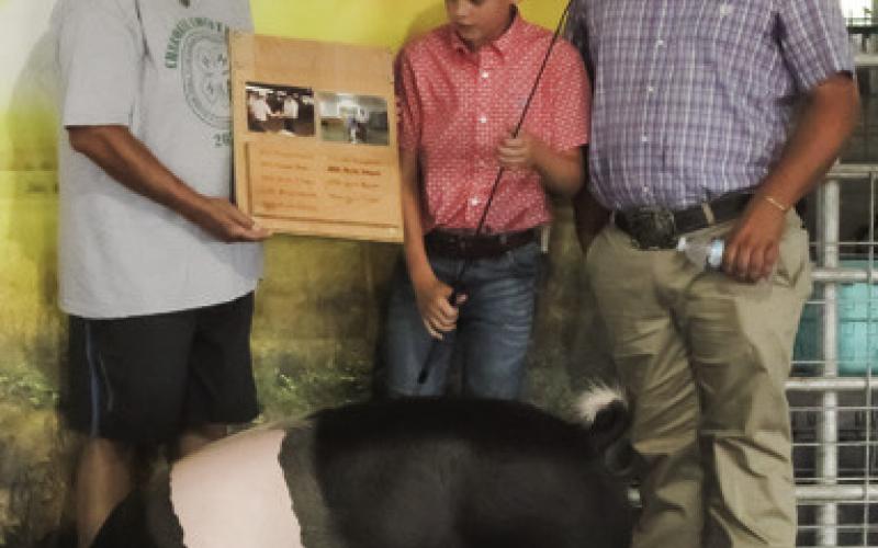 Anne Sharp presented Jaxon Harper with the Buck’s Top Showman Overall award for his swine at the Cherokee County Fair. Photo by Jadeyn Ivey.