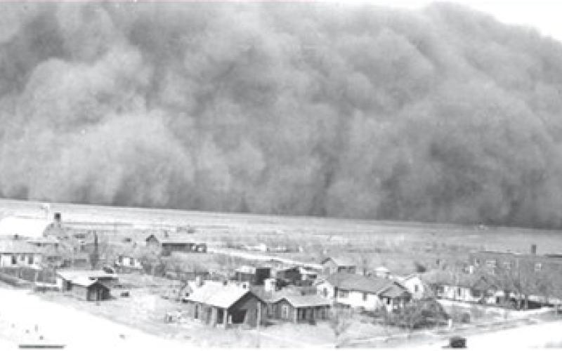 A dust storm approaching Rolla, Kansas, May 6, 1935. (Image: Franklin D. Roosevelt Library Digital Archives)