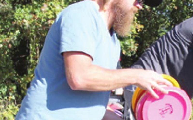 Baxter Springs disc golf tournament draws large number of competitors