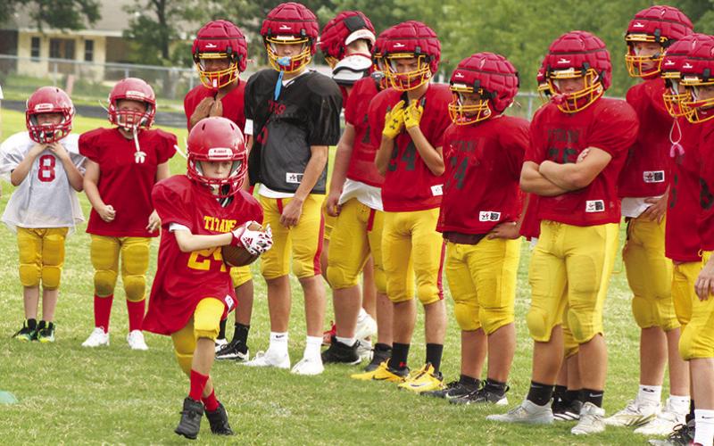 Mini Titans on display at scrimmage