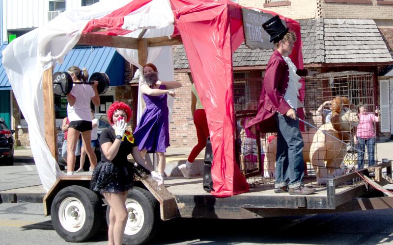The Columbus High School sophomore class paid homage to Columbus native Merle Evans with their float taming the lions that had a circus theme.