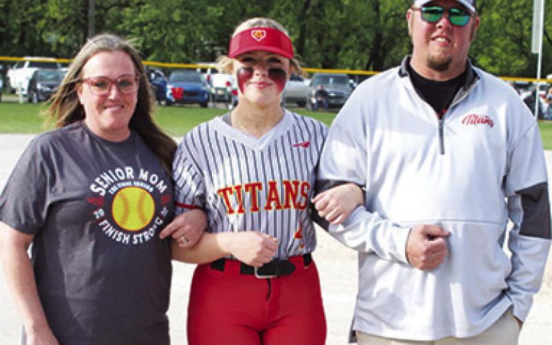Lady Titans recognize seniors