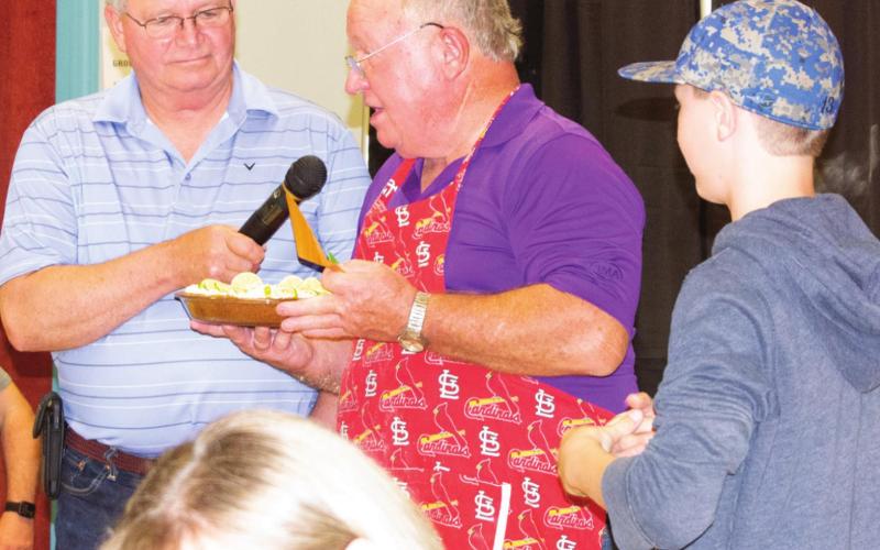 Dessert auction helps church youth attend summer camp
