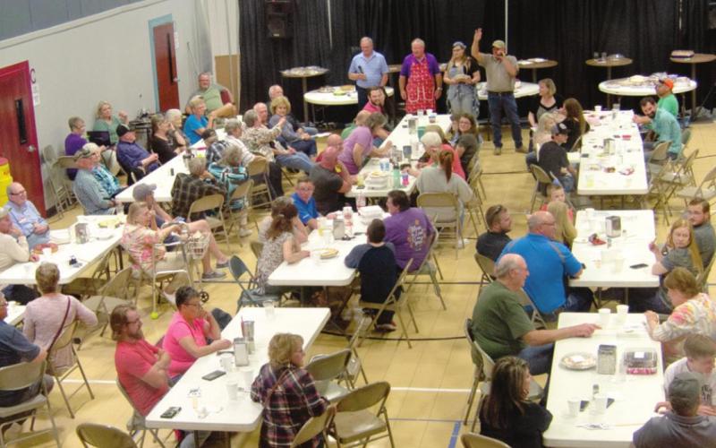 Dessert auction helps church youth attend summer camp