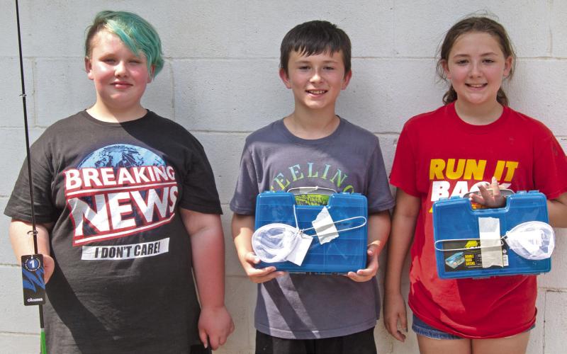 In the ten to twelve division in casting Cassie Whitley took first place, Hunter Davis took second and Rhilee Davis took third.