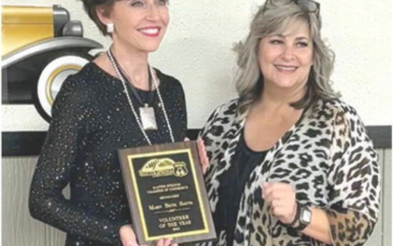 An award recognizing the Volunteer of the Year was presented to Mary Beth Smith at the Baxter Springs Chamber of Commerce Dinner. Pamela Mitchell presented the award. Courtesy photo.