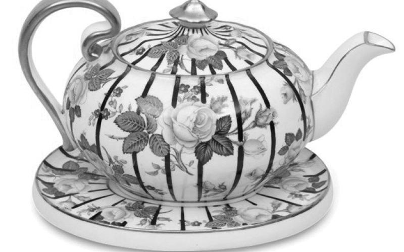 Like many English ceramic companies, Aynsley has its roots in the 18th century. Their designs still kept up with the times, like this teapot from the mid-20th century. Photo Credit: DuMouchelles (c) 2026 by Cowles Syndicate Inc.
