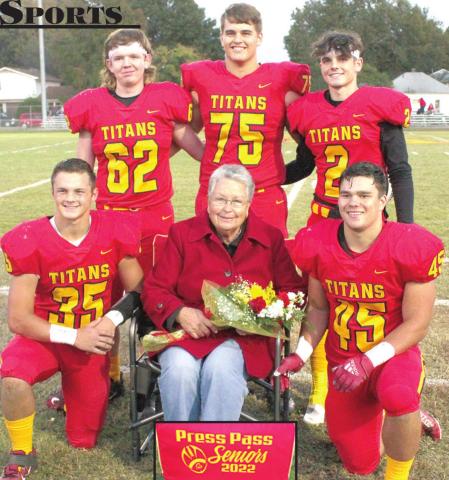 Senior Titan Football Players