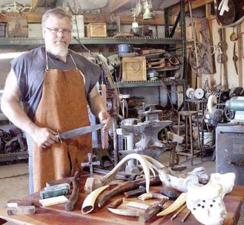 Evans hosts hammer-in, knife show at Glen Forge