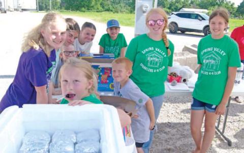 Spring Valley Sparklers 4-H’ers were busy Thursday “Feeding the Farmers” as they assisted the Columbus Chamber of Commerce in their annual salute to the local agriculture industry.