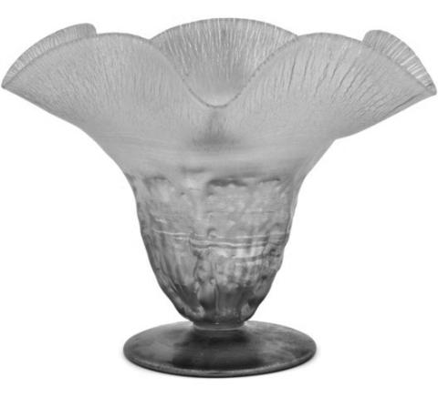 Think this iridescent glass vase is Tiffany? You’re close, but think again. It was made by Arthur Douglas Nash, whose father had created the famous Favrile glass for Tiffany Studios. Photo Credit: Fontaine’s Auction Gallery (c) 2025 by Cowles Syndicate Inc.