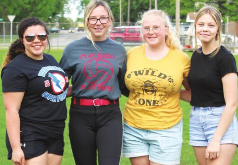 Lady Titan Golfers introduced