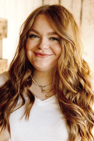 Baxter PEO awards scholarship to Hudson