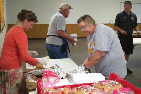 Community turns out for pulled pork lunch benefit