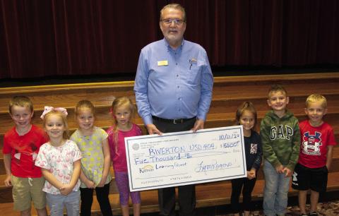 State Treasurer stops in Riverton