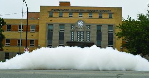 This year’s senior class filled the fountain to overflowing with an enormous pile of bubbles. The foam was so tall it was impossible to see the front doors of the courthouse from across the street. The foam lasted for a couple of days in various stages of height and thickness. A common sight was balls of foam floating through the air. Photo by Thomas Niegisch.