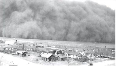 A dust storm approaching Rolla, Kansas, May 6, 1935. (Image: Franklin D. Roosevelt Library Digital Archives)