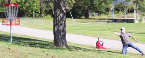 Baxter Springs disc golf tournament draws large number of competitors