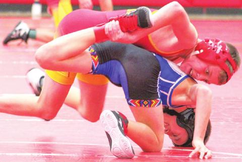 Central Wrestlers host duals