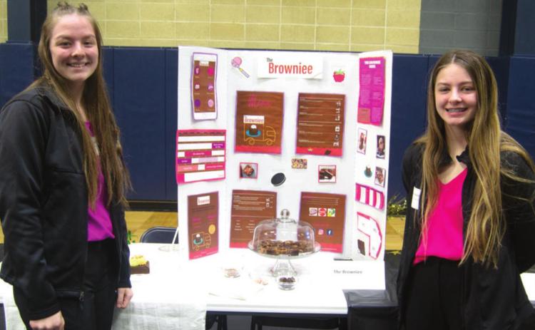 Student entrepreneurs present business proposals