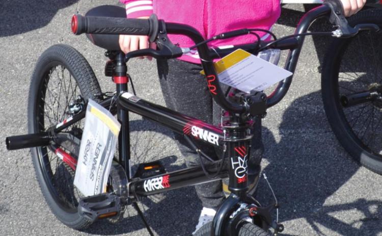 Baxter Springs Kiwanis Club gives bikes away at egg hunt