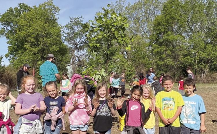 Park Elementary students, Liberty Utilities plant trees