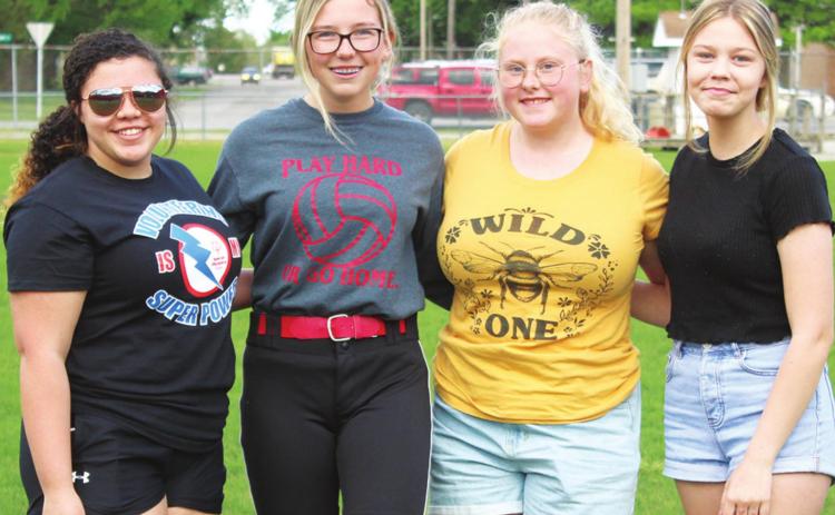 Lady Titan Golfers introduced