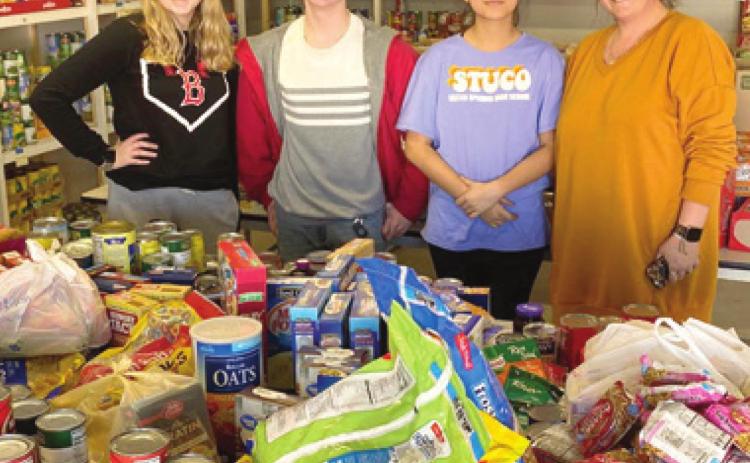 American Bank donates to Baxter food pantry