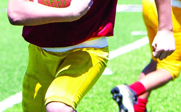 Wyatt Linn scored the lone touchdown for the Columbus Titan Fifth and Sixth Grade Team, Saturday in Frontenac. ( Photo by Kristin Sharp.)
