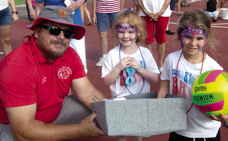 The winners of the Freedom Fest girls Turtle Races six years old and under were Bella Buntin, of Oklahoma City with first place and Brielle Brownlee of Santa Rosa, California travelled to compete in the Freedom Fest games. Presenting the prizes was J.D. Miner.