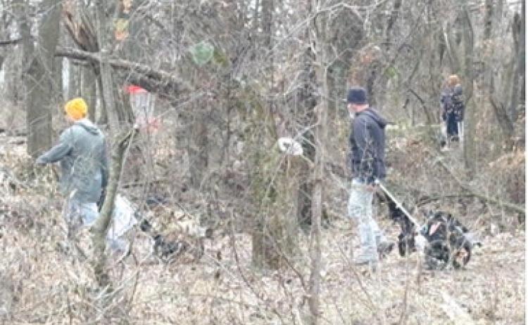 Baxter Springs has become the Disc Golf capital of Southeast Kansas with two courses. Last week-end the course on the west edge of Baxter Springs was crowded with golfers. The other course in Kiwanis Park and Riverside was also busy with the disc throwers.
