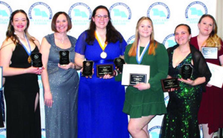 LCC honor students receive awards