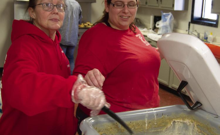 Baxter Springs Fire Department Auxiliary serves breakfast