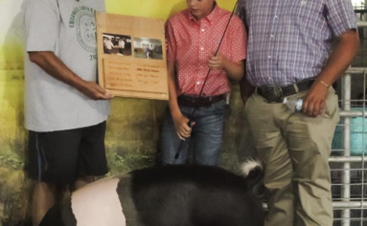 Anne Sharp presented Jaxon Harper with the Buck’s Top Showman Overall award for his swine at the Cherokee County Fair. Photo by Jadeyn Ivey.