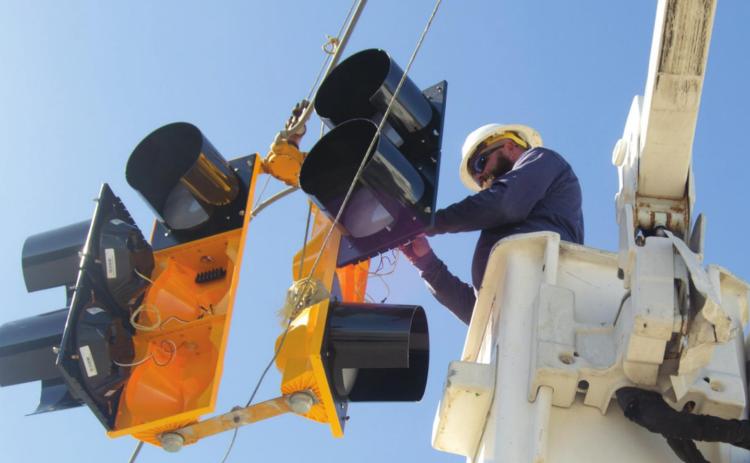 A traffic light at the intersection of Kansas Ave and Maple Street