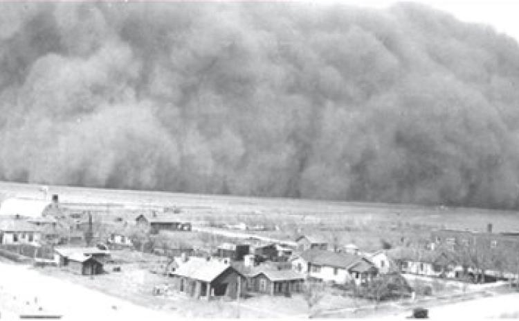 A dust storm approaching Rolla, Kansas, May 6, 1935. (Image: Franklin D. Roosevelt Library Digital Archives)
