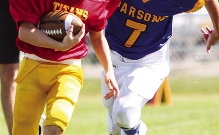 Mini Titan Dayton Hughes scored two touchdowns in Saturday’s third and fourth grade loss to Parsons, 12-26, at Titan Stadium. Photo by Kristin Sharp.
