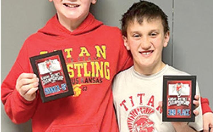 Ten Titans qualify for state wrestling